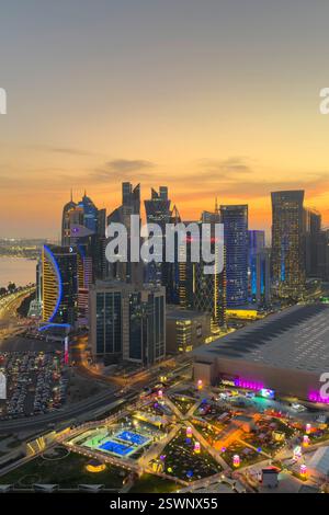 Doha, Qatar - 21 février 2025 : vue sur la baie ouest Doha Qatar. Pôle financier de Doha City Banque D'Images