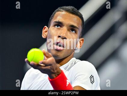 Doha, Qatar. 21 février 2025. Felix Auger-Aliassime, du Canada, participe à la demi-finale masculine en simple contre Andrey Rublev, de Russie, au tournoi de tennis ATP Qatar Open à Doha, au Qatar, le 21 février 2025. Crédit : Nikku/Xinhua/Alamy Live News Banque D'Images