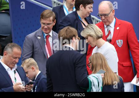 26 juillet 2024 - Paris, France : le Prince Albert II de Monaco, la Princesse Charlene Wittstock de Monaco et leur fils héréditaire le Prince Jacques arrivent à t Banque D'Images