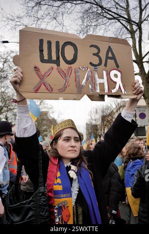 22 fév 2025 Londres / UKAS le troisième anniversaire de la guerre Ukraine-Russie approche le 24 février, des milliers de personnes ont manifesté devant l'ambassade de Russie. Alamy Live News / Aubrey Fagon Banque D'Images