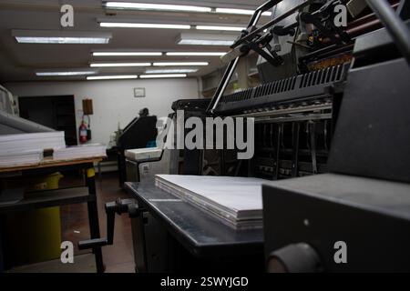 Équipement d'impression à grande échelle de presse d'impression industrielle Banque D'Images