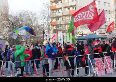 22.02.2025, Berlin - Deutschland. Démonstration gegen Rechtsextremismus à Mitte. *** 22 02 2025, Berlin Allemagne manifestation contre l'extrémisme de droite à Mitte Banque D'Images