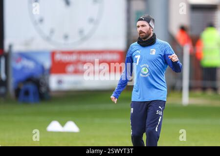#7, David Worrall de Barrow AFC à Warm Up lors du match de Sky Bet League 2 entre Crewe Alexandra et Barrow à Alexandra Stadium, Crewe le samedi 22 février 2025. (Photo : Stuart Leggett | mi News) crédit : MI News & Sport /Alamy Live News Banque D'Images