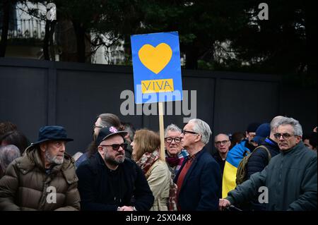 LONDRES, ROYAUME-UNI. 22 février 2025. Les manifestants exigent de négocier pour la paix à l'occasion du 3ème anniversaire de l'invasion troupes russes dehors! Solidarité avec l'Assemblée ukrainienne à St Volodymyr Statue marche vers la Russie ebKS, Londres, Angleterre. (Photo de 李世惠/Voir Li/Picture Capital) crédit : Voir Li/Picture Capital/Alamy Live News Banque D'Images