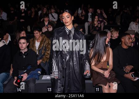 Madrid, Madrid, Espagne. 22 février 2025. CHANEL assiste au défilé JNORIG lors de la Mercedes Benz Fashion week Madrid à Ifema le 22 septembre 2025 à Madrid, Espagne. (Crédit image : © Oscar Manuel Sanchez/ZUMA Press Wire) USAGE ÉDITORIAL SEULEMENT! Non destiné à UN USAGE commercial ! Banque D'Images