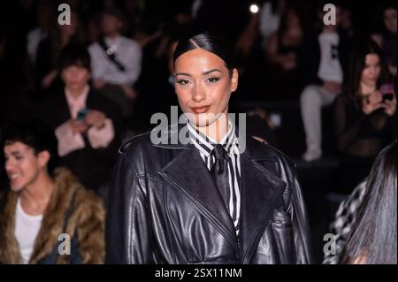 Madrid, Madrid, Espagne. 22 février 2025. CHANEL assiste au défilé JNORIG lors de la Mercedes Benz Fashion week Madrid à Ifema le 22 septembre 2025 à Madrid, Espagne. (Crédit image : © Oscar Manuel Sanchez/ZUMA Press Wire) USAGE ÉDITORIAL SEULEMENT! Non destiné à UN USAGE commercial ! Banque D'Images