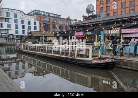 Le Gardenia amarré à Camden Lock sur le Regents canal, Londres, Royaume-Uni. Banque D'Images
