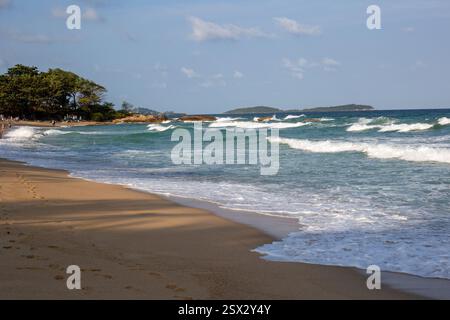 OFF Koh Samui, Thaïlande, 4 février 2025, scène de plage sur une île au large de Koh Samui Banque D'Images
