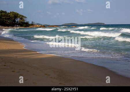 OFF Koh Samui, Thaïlande, 4 février 2025, scène de plage sur une île au large de Koh Samui Banque D'Images