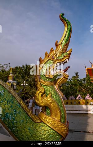 Wat Phra Yai, Bophut, Koh Samui, Thaïlande, 10 février, 2025, photo rapprochée d'un Dragon du Temple Banque D'Images