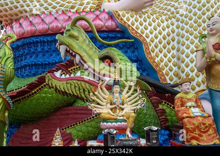 Wat Phra Yai, Bophut, Koh Samui, Thaïlande, 10 février, 2025, photo rapprochée d'un Dragon du Temple Banque D'Images