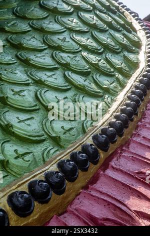 Wat Plai Laem, Bophut, Koh Samui, Thaïlande, 10 février, 2025, photographie rapprochée d'écailles de dragon chinois, à utiliser comme fond coloré Banque D'Images