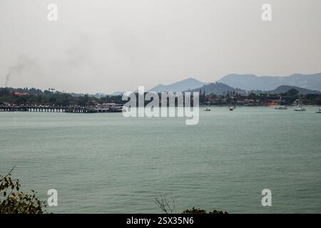 Koh Samui, Thaïlande, 10 février 2025, vue sur la mer et les collines de Koh Samui Banque D'Images