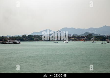 Koh Samui, Thaïlande, 10 février 2025, vue sur la mer et les collines de Koh Samui Banque D'Images