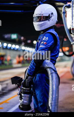 Alpine Endurance Team, mécanicien, mécanicien lors du Prologue du Championnat du monde FIA 2025, du 21 au 22 février 2025 sur le circuit international de Losail à Lusail, Qatar Banque D'Images