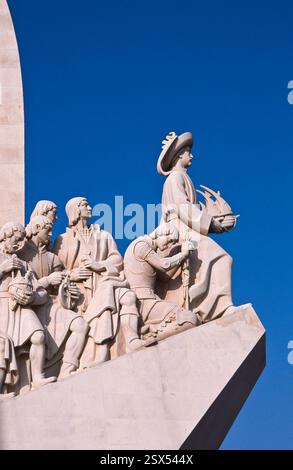 Monument aux découvertes, terminé en 1960, commémorant le 500e anniversaire de la mort du prince Henri le navigateur, se trouve sur la rive de la rivière Tagua Banque D'Images