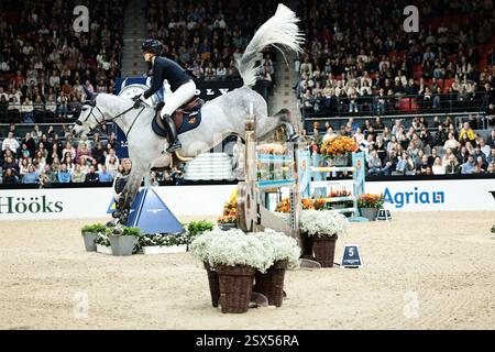Gothenburg, Suède. 22 février 2025. Wilma Hellström de Suède avec Eleven lors du Trophée Gothenburg présenté par Volvo Cars au Gothenburg Horse Show le 22 février 2025, Gothenburg, Suède (photo de Maxime David - MXIMD Pictures) crédit : MXIMD Pictures/Alamy Live News Banque D'Images