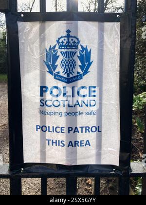 Police Écosse avis, police Patrol cette zone signe sur les garde-corps Banque D'Images