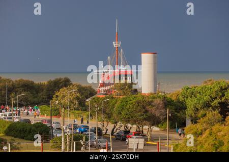 Buenos Aires, Argentine - 22 février 2025 : caravelle Santa Maria sur la plage de Santa Teresita dans la province de Buenos Aires, Argentine. Banque D'Images
