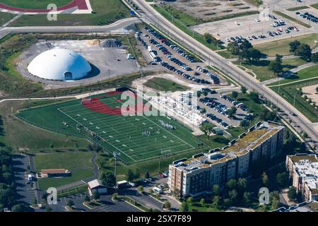 Chicago, Illinois, États-Unis - vue aérienne du parc Read-Dunning qui comprend un stade de football, un terrain de football, une piste de course et est géré par le Chicago Banque D'Images