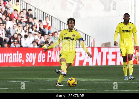 Madrid, Espagne. 22 février 2025. Dani Parejo (Villarreal) Football/Football : Espagnol 'LaLiga EA Sports' match entre Rayo Vallecano de Madrid 0-1 Villarreal CF à l'Estadio de Vallecas à Madrid, Espagne . Crédit : Mutsu Kawamori/AFLO/Alamy Live News Banque D'Images