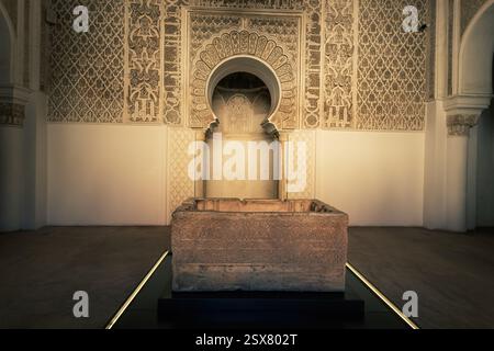 Détails intérieurs de Ben Yousef Medrassa dans la vieille ville de Marrakech Maroc Banque D'Images