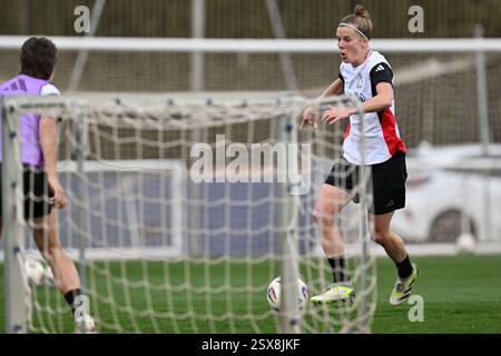 Valencia, Espagne. 22 février 2025. Laura Deloose (22 ans) de Belgique photographiée pendant la séance d'entraînement après un match entre les équipes nationales d'Espagne et de Belgique, a appelé les Red Flames lors de la première journée du groupe A3 de la compétition de la Ligue des Nations féminines 2024-25, le samedi 22 février 2025 à Valence, Espagne . Crédit : Sportpix/Alamy Live News Banque D'Images