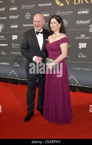 Kai Wegner mit Partnerin Katharina Günther-Wünsch beim 73. Ball der Wirtschaft 2025 im Hotel InterContinental. Berlin, 22.02.2025 *** Kai Wegner avec sa partenaire Katharina Günther Wünsch au 73 Ball der Wirtschaft 2025 à l'Hôtel InterContinental Berlin, 22 02 2025 Foto:XM.xBehrensx/xFuturexImagex vbki 5212 Banque D'Images