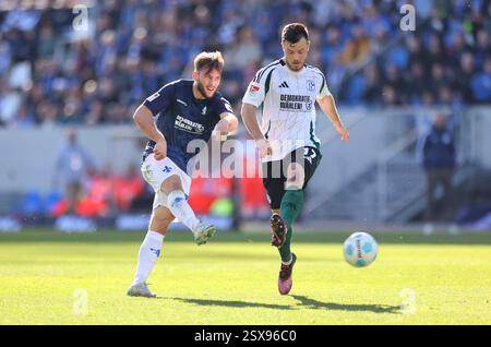 Darmstadt, Deutschland. 23 février 2025. 23.02.2025, xdcx, Fussball 2. Bundesliga, SV Darmstadt 98 - FC Schalke 04, emonline, emspor, Despor, v.l., Killian Corredor (SV Darmstadt 98), Adrian Gantenbein (FC Schalke 04) LA RÉGLEMENTATION DFL/DFB INTERDIT TOUTE UTILISATION DE PHOTOGRAPHIES COMME SÉQUENCES D'IMAGES ET/OU QUASI-VIDÉO. Crédit : dpa/Alamy Live News Banque D'Images