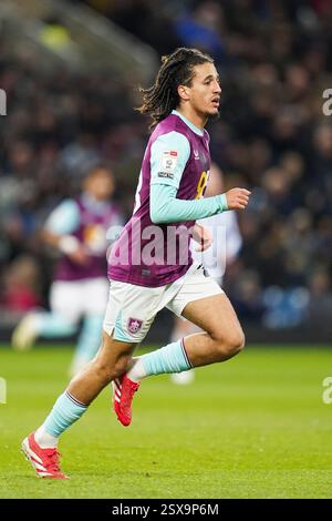 Burnley, Royaume-Uni. 21 février 2025. Le milieu de terrain de Burnley Hannibal Mejbri (28) pendant le match Burnley FC v Sheffield Wednesday FC Skybet EFL Championship à Turf Moor, Burnley, Angleterre, Royaume-Uni le 21 février 2025 crédit : Eleanor Hoad/Every second Media crédit : Every second Media/Alamy Live News Banque D'Images