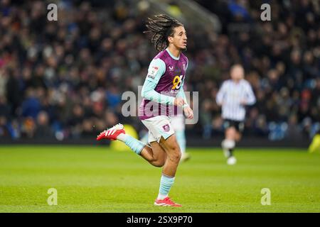 Burnley, Royaume-Uni. 21 février 2025. Le milieu de terrain de Burnley Hannibal Mejbri (28) pendant le match Burnley FC v Sheffield Wednesday FC Skybet EFL Championship à Turf Moor, Burnley, Angleterre, Royaume-Uni le 21 février 2025 crédit : Eleanor Hoad/Every second Media crédit : Every second Media/Alamy Live News Banque D'Images