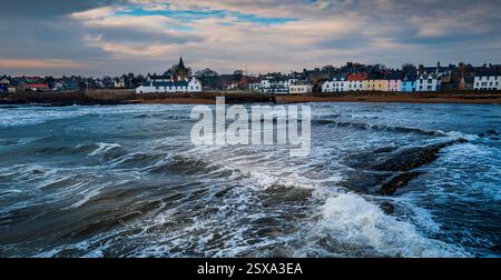 Lumière du soir spectaculaire sur la rivière Forth à Anstruther à Fife, en Écosse Banque D'Images