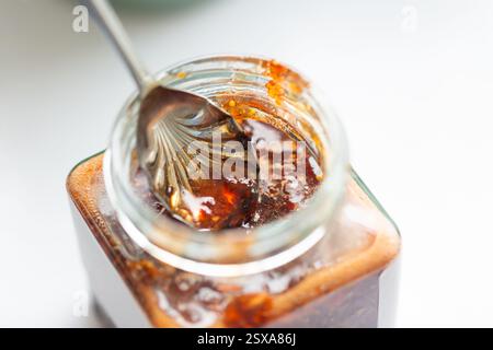 Confection maison de confection avec des fruits frais - gros plan de fruits frais, y compris les prunes, la grenade et les groseilles à maquereau du cap / physalis - gros plan d'un fraîchement Banque D'Images