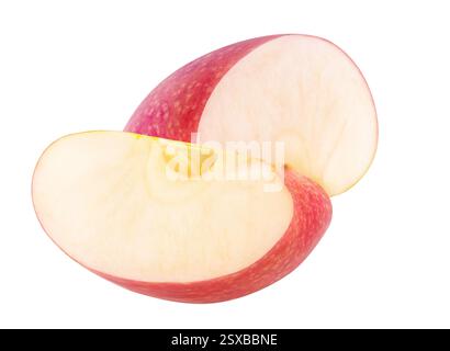 Deux quartiers de pomme rouge isolés sur blanc Banque D'Images