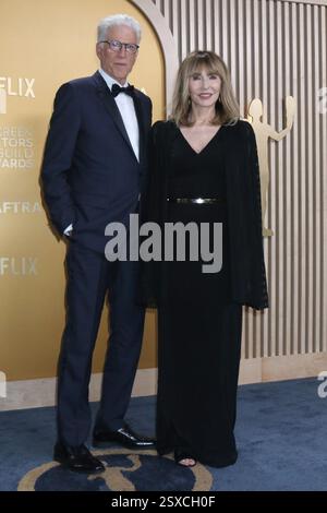 Los Angeles, États-Unis. 23 février 2025. Photo de gauche à droite, Ted Danson, Mary Steenburgen à la 31e SAG Awards - arrivées. Crédit : Kathy Hutchins / Alamy Live News Banque D'Images
