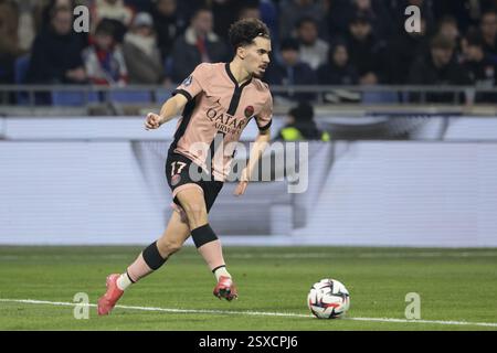 Vitinha du PSG lors du match de Ligue 1 entre l'Olympique Lyonnais (OL) et le Paris Saint-Germain (PSG) le 23 février 2025 au Groupama Stadium de Decines-Charpieu près de Lyon Banque D'Images