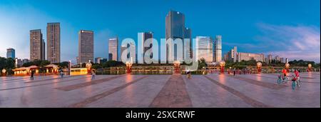 Vue de nuit du parc du lac Qiandeng, ville de Foshan, province du Guangdong, Chine Banque D'Images