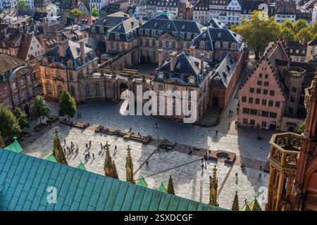 Strasbourg, France - 5 octobre 2024 - Musée archéologique, Musée des Arts décoratifs et Musée des Beaux-Arts au Palais Rohan, place du Château ci Banque D'Images