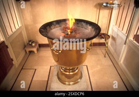 Zoroastrian Fire Temple Eternal Flame Rayners Park, Londres Banque D'Images