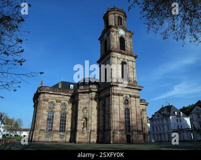 Ludwigskirche et la Ludwigsplatz environnante (place Louis) ont été conçues comme une « œuvre d'art complète », au sens d'une place royale baroque. Banque D'Images