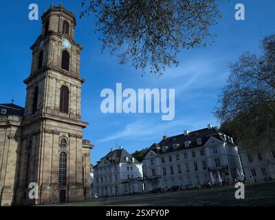 Ludwigskirche et la Ludwigsplatz environnante (place Louis) ont été conçues comme une « œuvre d'art complète », au sens d'une place royale baroque. Banque D'Images