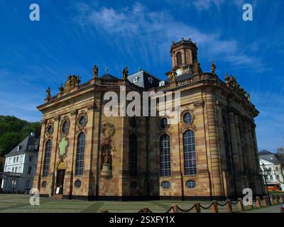 Ludwigskirche et la Ludwigsplatz environnante (place Louis) ont été conçues comme une « œuvre d'art complète », au sens d'une place royale baroque. Banque D'Images