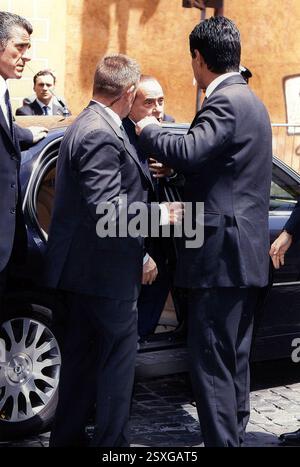 14 Giugno 2008 Roma Archivio Storico Olycom/Lapresse Flavio Briatore (Verzuolo, 12 aprile 1950) è un imprenditore, dirigente d'azienda, dirigente sportivo, personaggio televisivo e socialite Italiano. È conosciuto principalmente per essere stato team manager in Formula 1, con la scuderia Benetton poi divenuta Renault, e per essere a capo del Gruppo internazionale di Hospitality di lusso Majestas, précédentemente nota come Billionaire Life. Nella Foto : matrimonio Flavio Briatore e Elisabetta Gregoraci, l'arrivo Silvio Berlusconi dans la photo : mariage de Flavio Briatore et Elisabetta Gregoraci, Banque D'Images