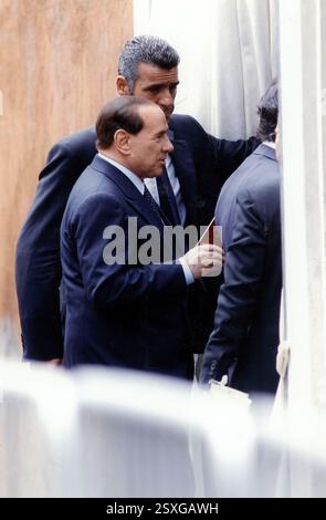 14 Giugno 2008 Roma Archivio Storico Olycom/Lapresse Flavio Briatore (Verzuolo, 12 aprile 1950) è un imprenditore, dirigente d'azienda, dirigente sportivo, personaggio televisivo e socialite Italiano. È conosciuto principalmente per essere stato team manager in Formula 1, con la scuderia Benetton poi divenuta Renault, e per essere a capo del Gruppo internazionale di Hospitality di lusso Majestas, précédentemente nota come Billionaire Life. Nella Foto : matrimonio Flavio Briatore e Elisabetta Gregoraci, l'arrivo Silvio Berlusconi dans la photo : mariage de Flavio Briatore et Elisabetta Gregoraci, Banque D'Images