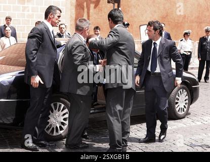 14 Giugno 2008 Roma Archivio Storico Olycom/Lapresse Flavio Briatore (Verzuolo, 12 aprile 1950) è un imprenditore, dirigente d'azienda, dirigente sportivo, personaggio televisivo e socialite Italiano. È conosciuto principalmente per essere stato team manager in Formula 1, con la scuderia Benetton poi divenuta Renault, e per essere a capo del Gruppo internazionale di Hospitality di lusso Majestas, précédentemente nota come Billionaire Life. Nella Foto : matrimonio Flavio Briatore e Elisabetta Gregoraci, l'arrivo Silvio Berlusconi dans la photo : mariage de Flavio Briatore et Elisabetta Gregoraci, Banque D'Images