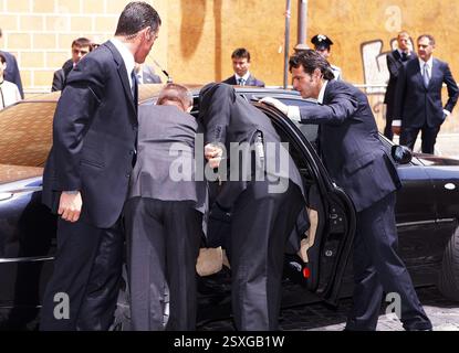 14 Giugno 2008 Roma Archivio Storico Olycom/Lapresse Flavio Briatore (Verzuolo, 12 aprile 1950) è un imprenditore, dirigente d'azienda, dirigente sportivo, personaggio televisivo e socialite Italiano. È conosciuto principalmente per essere stato team manager in Formula 1, con la scuderia Benetton poi divenuta Renault, e per essere a capo del Gruppo internazionale di Hospitality di lusso Majestas, précédentemente nota come Billionaire Life. Nella Foto : matrimonio Flavio Briatore e Elisabetta Gregoraci, l'arrivo Silvio Berlusconi dans la photo : mariage de Flavio Briatore et Elisabetta Gregoraci, Banque D'Images