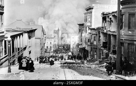 Tremblement de terre de San Francisco. 18 avril 1906. Regardant vers l'incendie sur Sacramento Street après le tremblement de terre de 1906. Photo d'Arnold Genthe. Banque D'Images