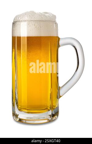 Tasse de bière avec mousse isolé sur blanc avec chemin de clipsage inclus Banque D'Images