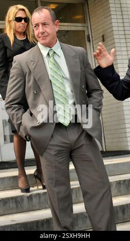 Westbury, États-Unis d'Amérique. 29 mai 2010. WESTBURY, NY-- 3 juin 2010--Michael Lohan, père de l'actrice troublée Lindsay Lohan, arrive pour une audience au tribunal de la famille du comté de Nassau contre son ex-épouse, Dina Lohan, à Westbury jeudi après-midi 3 juin 2010 personnes : Michael Lohan Credit : Storms Media Group/Alamy Live News Banque D'Images