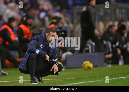 Porto, Portugal. 24 février 2025. Dragao Stadium, Primeira Liga 2024/2025, FC Porto versus Vitoria de Guimaraes ; le manager du FC Porto Martin Anselmi se retrouve lors d'un match entre le FC Porto et Vitoria de Guimaraes pour la Primeira Liga 2024/2025 au Dragao Stadium de Porto le 24 février 2025. Photo : Daniel Castro/DiaEsportivo/Alamy Live News crédit : DiaEsportivo/Alamy Live News Banque D'Images